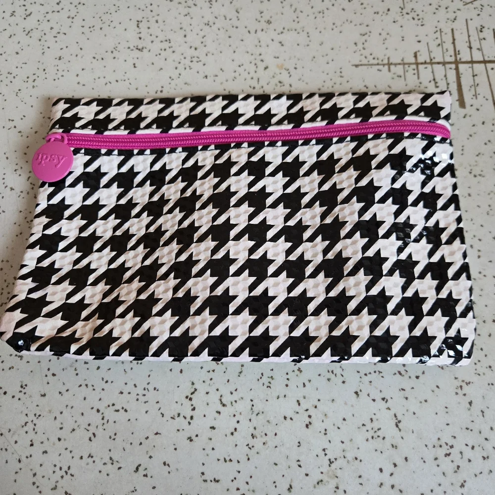 Ipsy Black and White Houndstooth Print Pouch with Pink Zipper